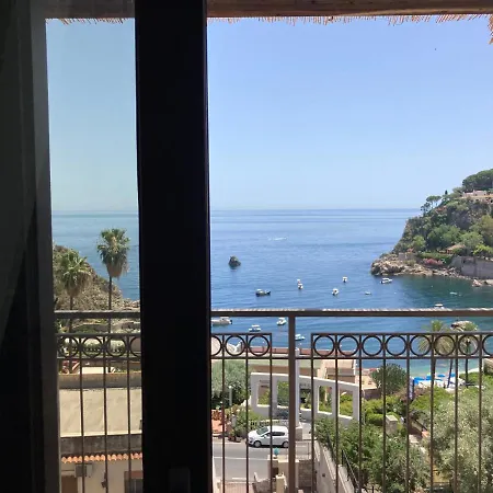 A Mari Feriehus Taormina